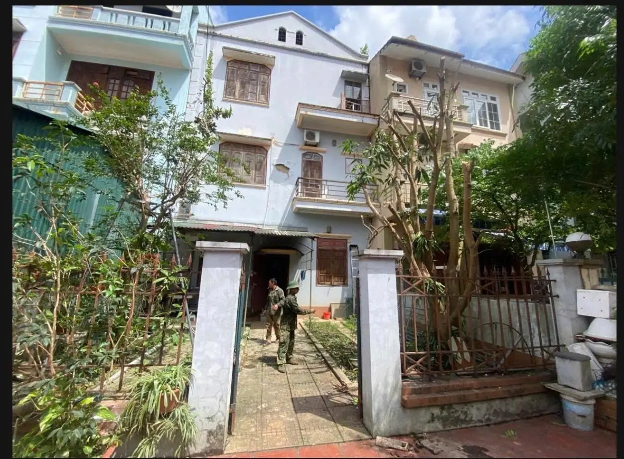 Ảnh hiện trạng — Ảnh ngôi nhà và khoảng sân trong bộ tư liệu hiện trạng.